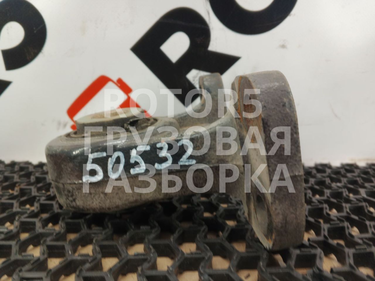крепление стабилизатора / втулки стабилизатора MAN TGA 1 поколение 2007, 10.5 л., D 2066 LF 01, дизель, 81437053245 - фото №1