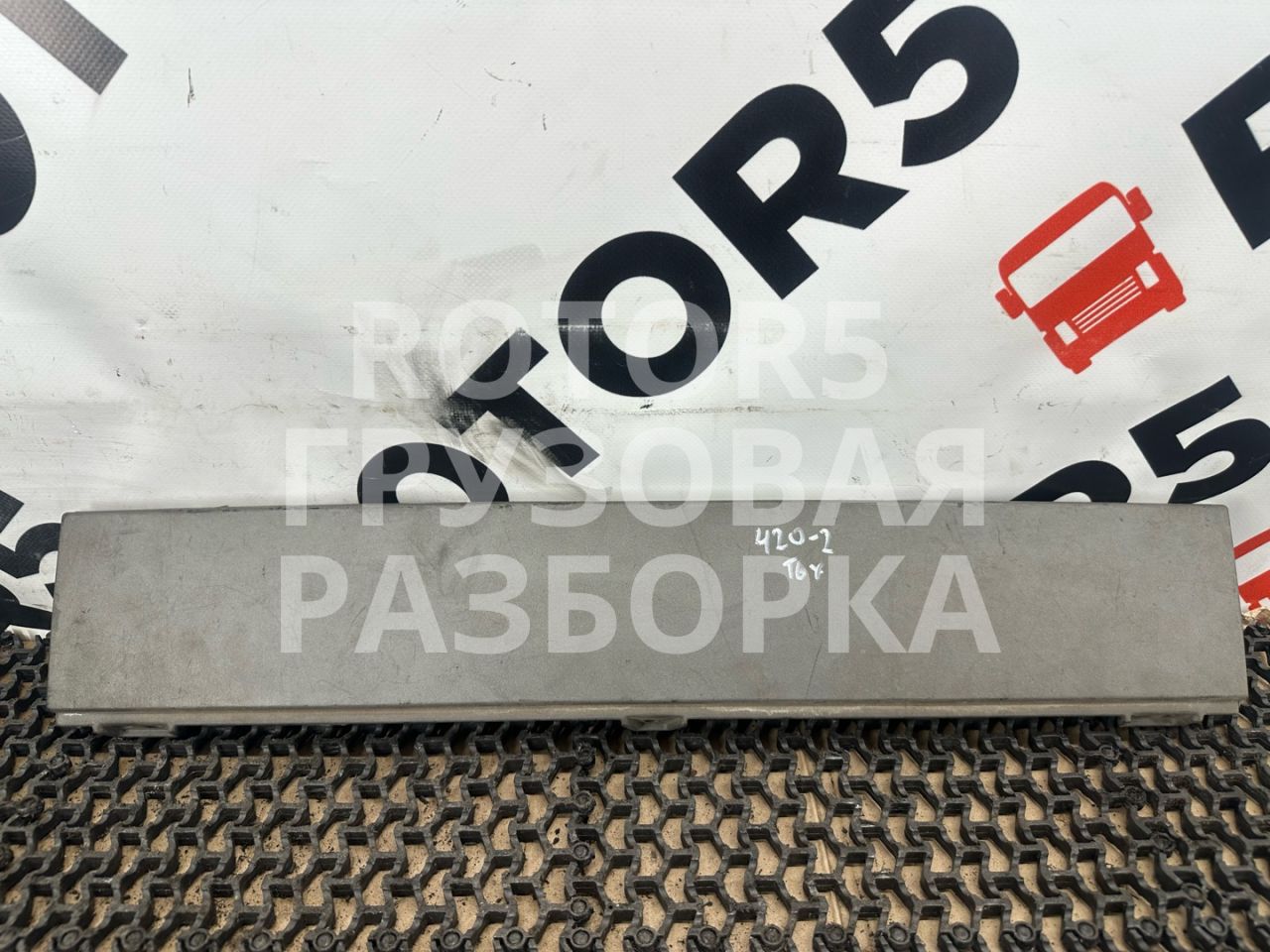 накладка на торпедо (консоль) MAN TGX 1 поколение 2012, 10.5 л., D 2066 LF 57, дизель, 81617100018 - фото №1