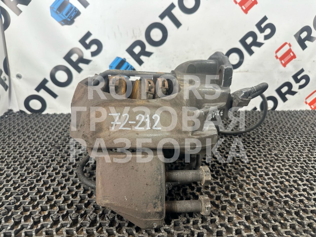 суппорт задний правый MAN TGX 1 поколение 2014, 12.4 л., D 2676 LF 26, дизель, АКПП, красный, 81508046638 - фото №1