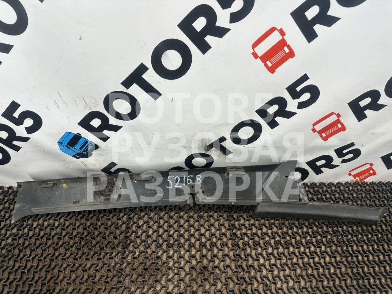 накладка стойки лобового стекла прав. MAN TGX 1 поколение 2015, 12.4 л., D 2676 LF 26, дизель, АКПП, 81624306006 - фото №1