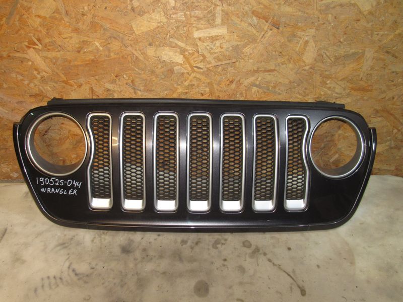 решетка радиатора Jeep Wrangler 4 поколение 2021, 2.0 л., бензин - фото №1