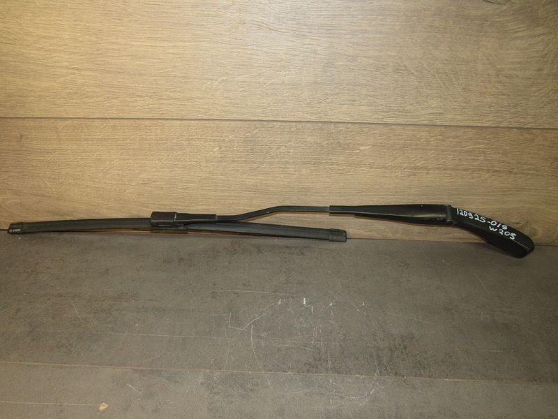 щеткодержатель (поводок стеклоочистителя, дворник) Mercedes-Benz C-Класс W205/S205/C205 2016, универсал, A2058203700 - фото №1