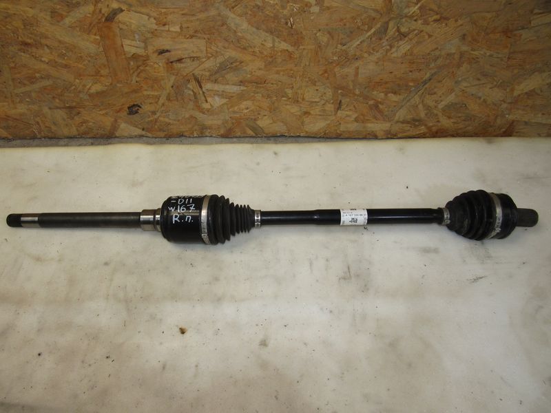 полуось передняя правая (приводной вал, ШРУС) Mercedes-Benz GLE V167 2019, 2.0 л., дизель, A1673308601 - фото №1