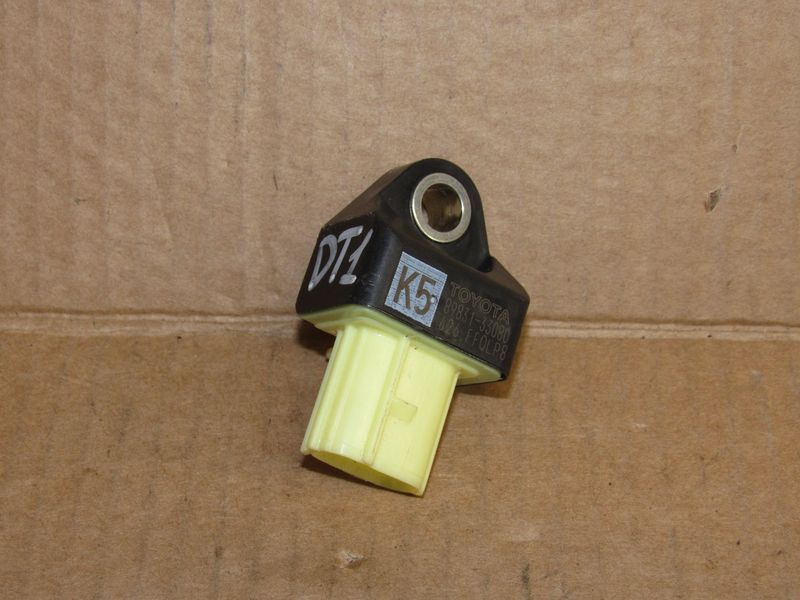 датчик удара Toyota Camry XV70 2021, 89831-33080 - фото №1