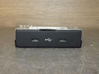 разъем AUX / USB Porsche Cayenne PO536 [рестайлинг] 2024, 95C035736