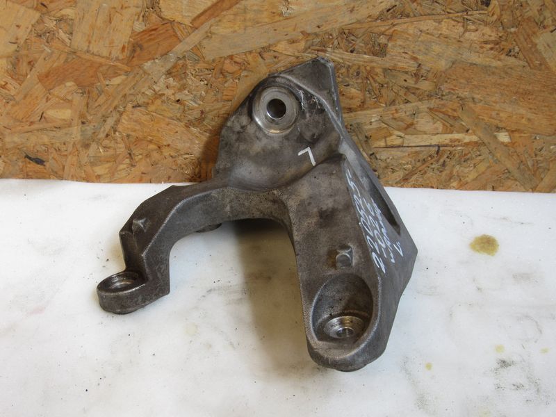 кронштейн двигателя Jeep Wrangler 4 поколение 2021, 2.0 л., бензин, 68271533AB - фото №1