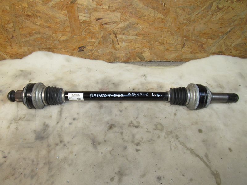 полуось задняя (приводной вал, ШРУС) Porsche Cayenne PO536 2024, 3.0 л., гибрид, 4M0501203N - фото №1