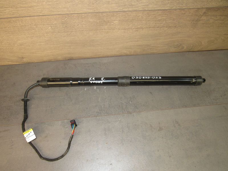 амортизатор крышки багажника (3-5 двери) Land Rover Range Rover 4 поколение 2016, 3.0 л., дизель - фото №1