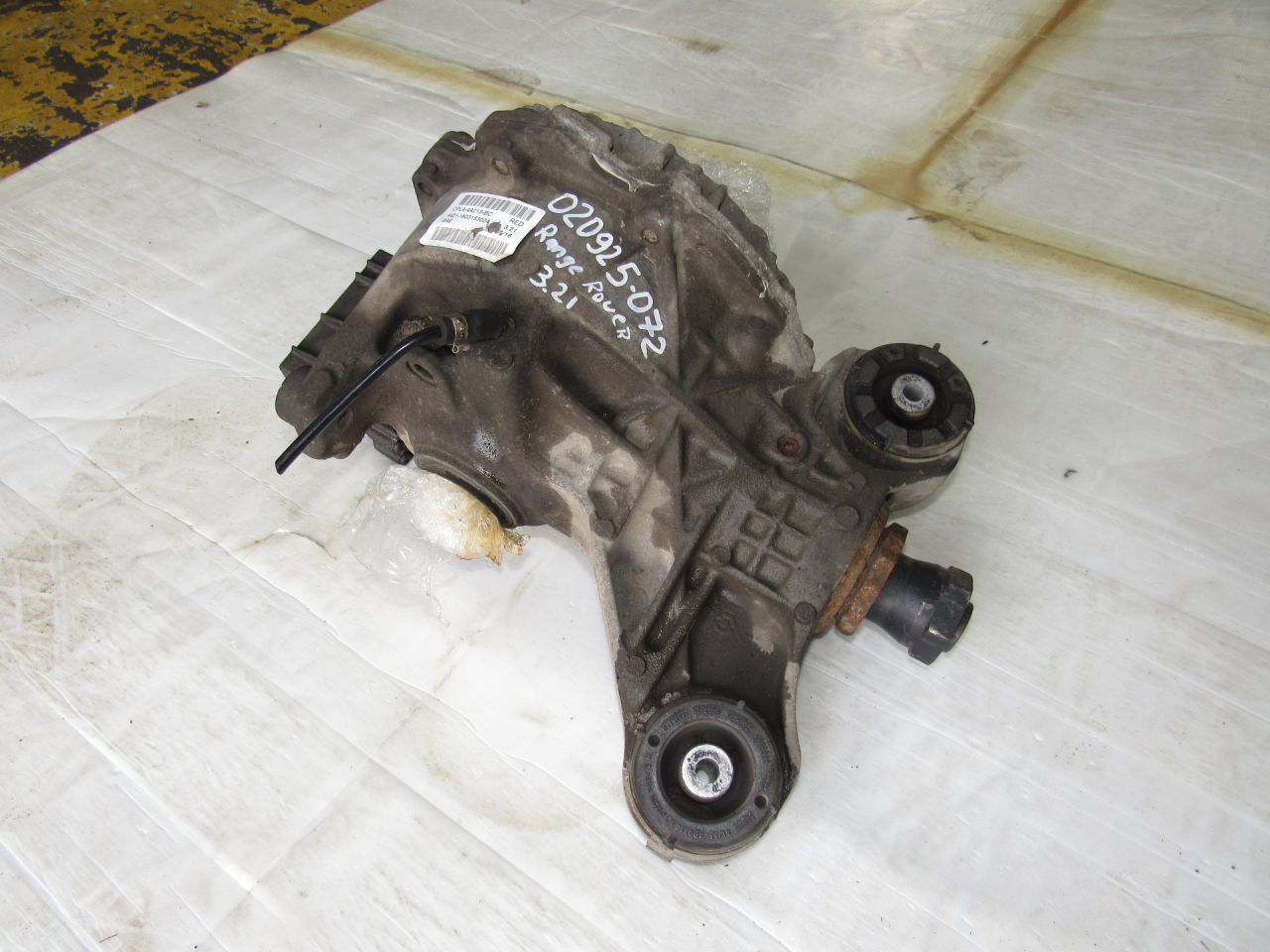 редуктор заднего моста Land Rover Range Rover 4 поколение 2016, 3.0 л., дизель, CPLA-4A213-BC - фото №1