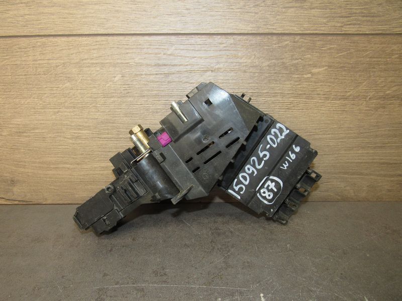 блок предохранителей Mercedes-Benz GL-Класс X166 2014, A1665402450 - фото №1