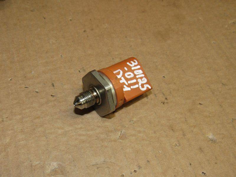 датчик давления топлива Audi A4 B8/8K 2009, 2.0 л., дизель, 06J906051D - фото №1