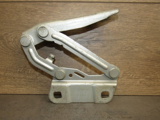 петля капота правая Mercedes-Benz M-Класс W164 2007, A2518800228