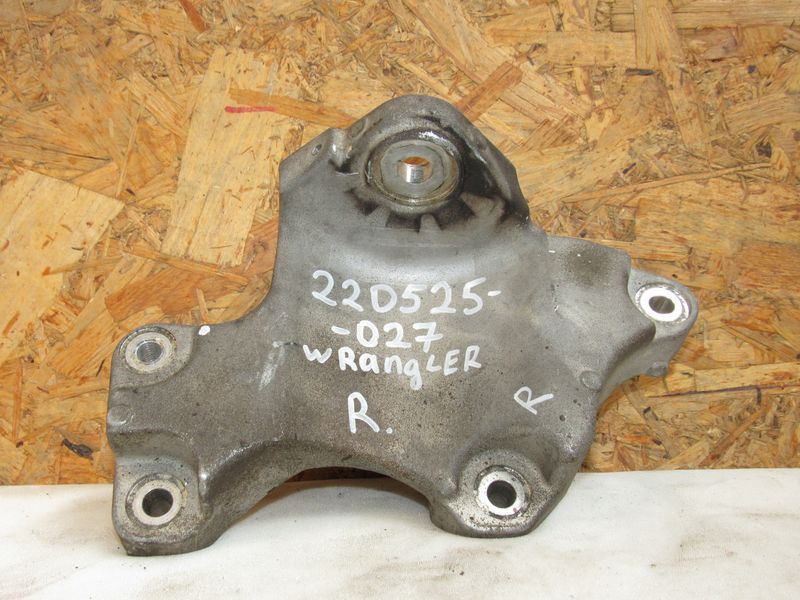 кронштейн двигателя Jeep Wrangler 4 поколение 2021, 2.0 л., бензин, 68271532AA - фото №1