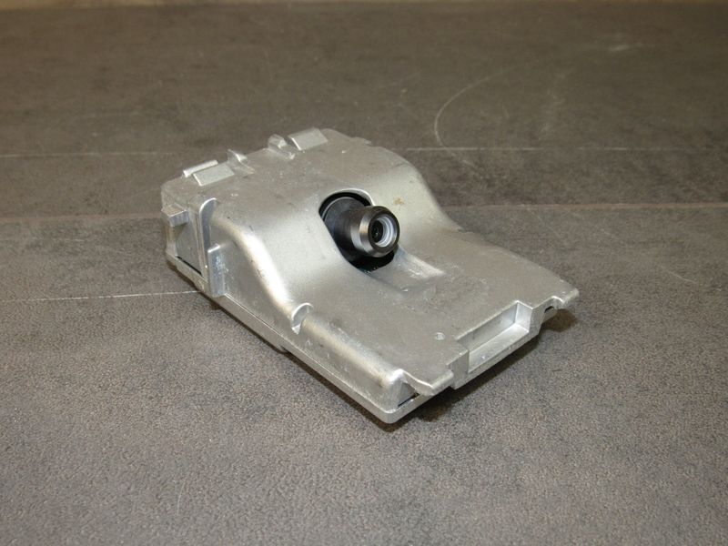 камера переднего обзора Maserati Levante 1 поколение 2018, 670105420 - фото №1