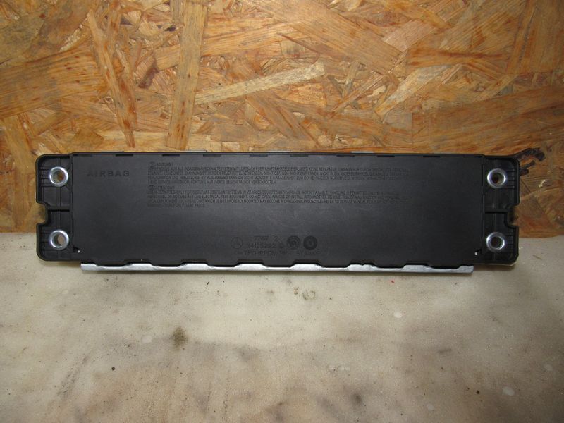 подушка безопасности коленная Mercedes-Benz C-Класс W205/S205/C205 2015, 2.2 л., дизель, A2058600202 - фото №1