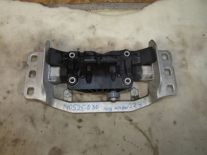 подушка крепления КПП Mercedes-Benz S-Класс W223 2021, 4.0 л., дизель, A2232408300 - фото №1