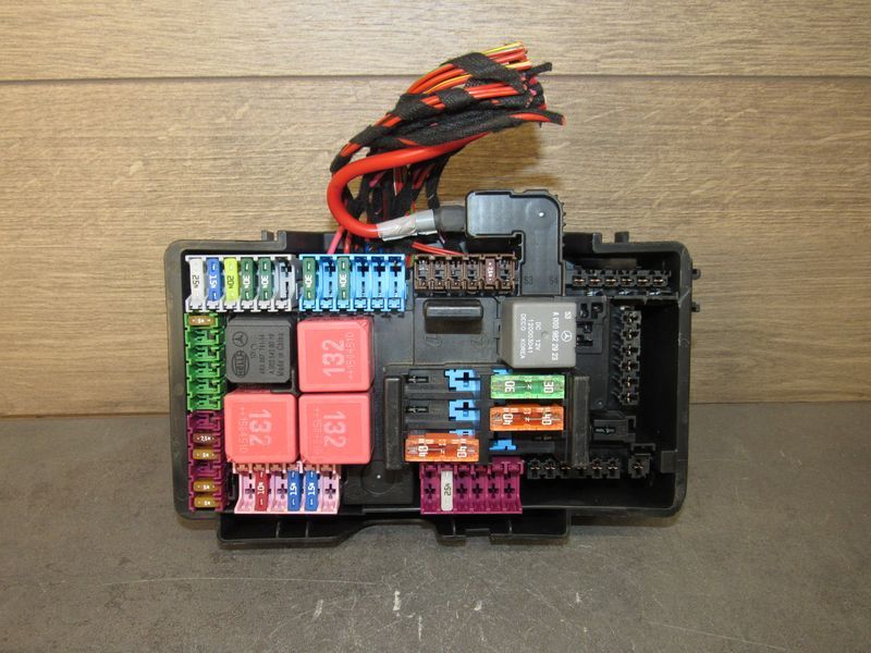 блок предохранителей Mercedes-Benz C-Класс W205/S205/C205 2016, A2059068501 - фото №1