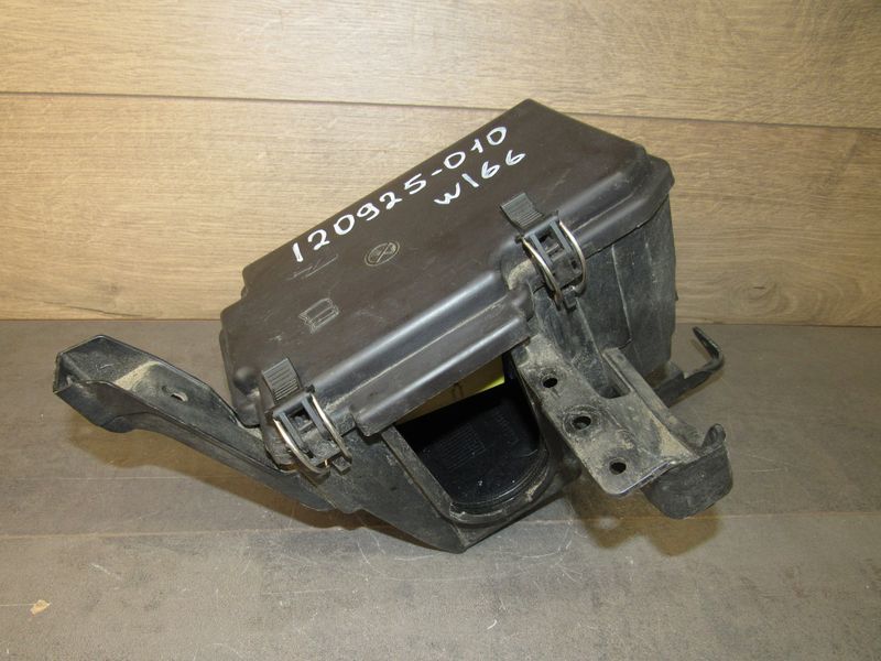 блок предохранителей Mercedes-Benz GL-Класс X166 2014, A1665400182 - фото №1