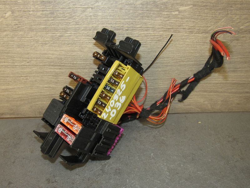 блок предохранителей Mercedes-Benz C-Класс W205/S205/C205 2016, A2059067200 - фото №1