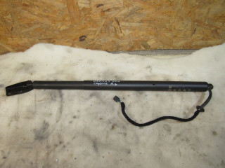 амортизатор крышки багажника (3-5 двери) Porsche Cayenne PO536 2024, 3.0 л., гибрид, 9Y0827851C