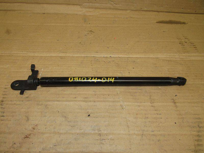 амортизатор крышки багажника (3-5 двери) Toyota Camry XV70 2021, 64530-06020 - фото №1