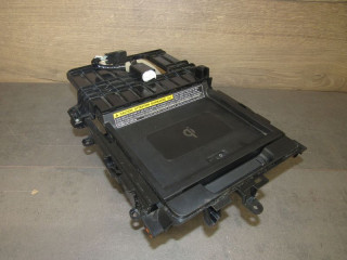 Беспроводное зарядное устройство Toyota Camry XV70 2021