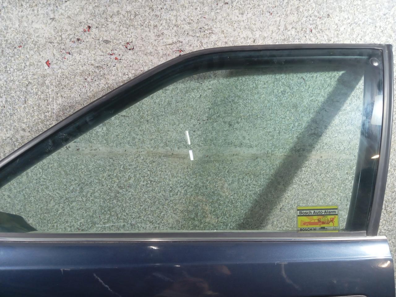 стекло двери передней левой Audi 90 89/B3 (1987 - 1991), седан - фото №1