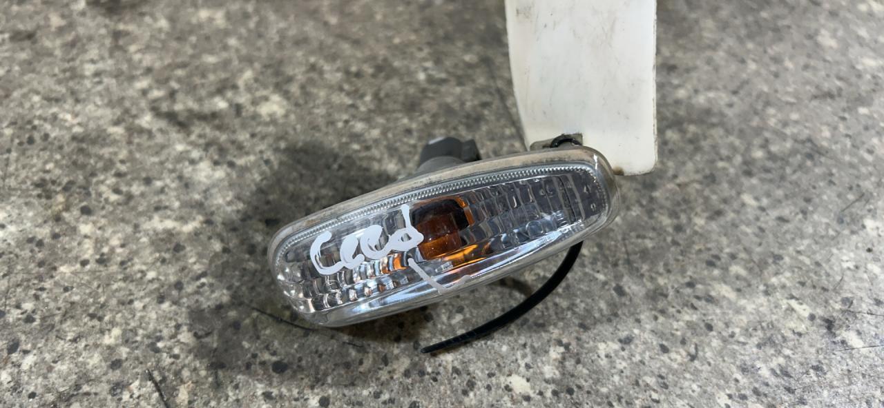 повторитель поворота на крыле левый Kia Ceed 1 поколение (2007 - 2010), 101-0105 - фото №1