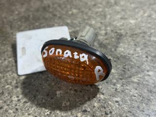 повторитель поворота на крыле правый Hyundai Sonata Y3 (1993 - 1996)