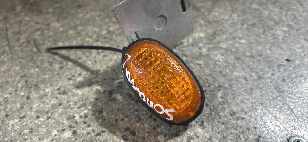 повторитель поворота на крыле левый Hyundai Sonata Y3 (1993 - 1996) - фото №1