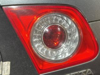 фонарь крышки багажника левый Volkswagen Jetta 5 поколение (2005 - 2011), седан