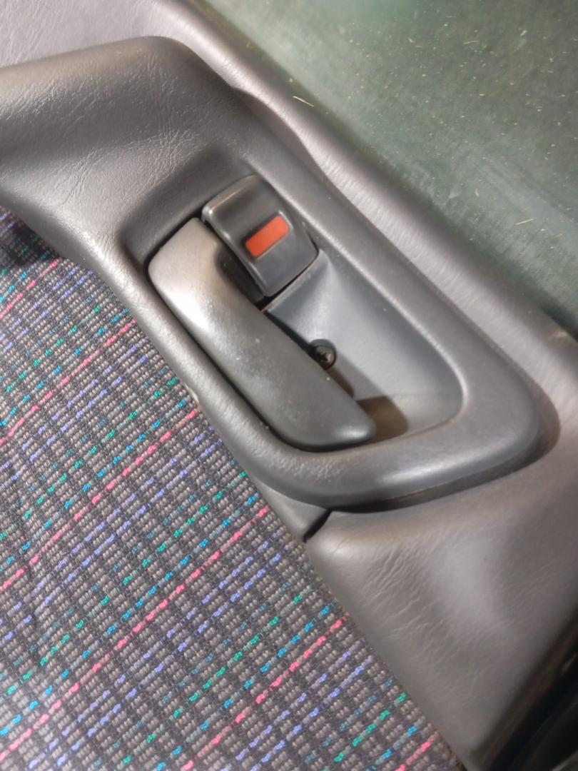 ручка внутренняя задняя левая Toyota Carina E 1 поколение (1992 - 1998), седан - фото №1