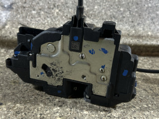 замок двери задней правой Renault Scenic 3 поколение 2011