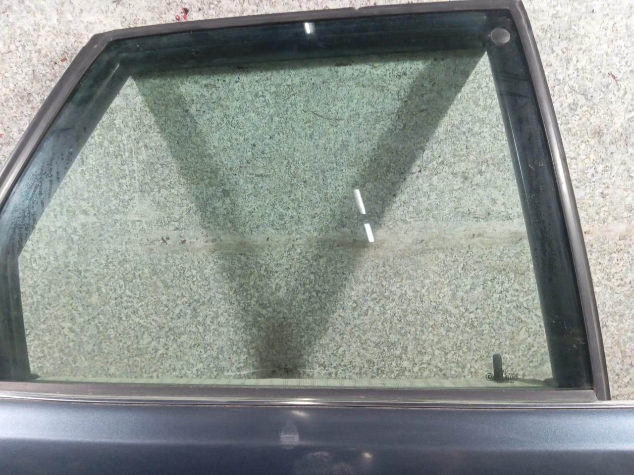 стекло двери задней правой Audi 90 89/B3 (1987 - 1991), седан - фото №1