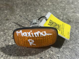 повторитель поворота на крыле правый Nissan Maxima A32 (1995 - 2000)