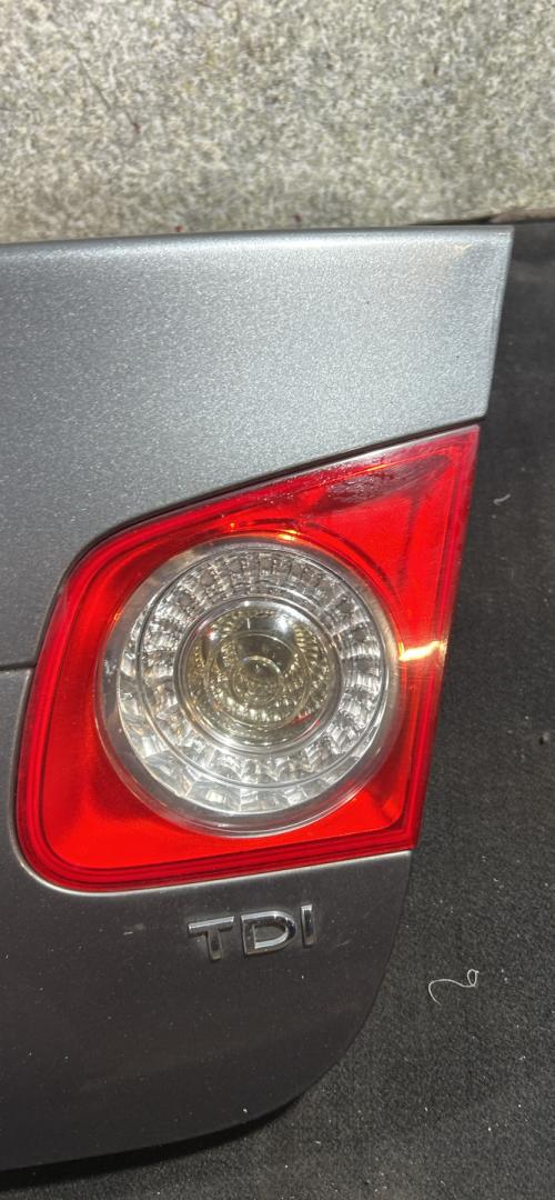 фонарь крышки багажника правый Volkswagen Jetta 5 поколение (2005 - 2011), седан - фото №1