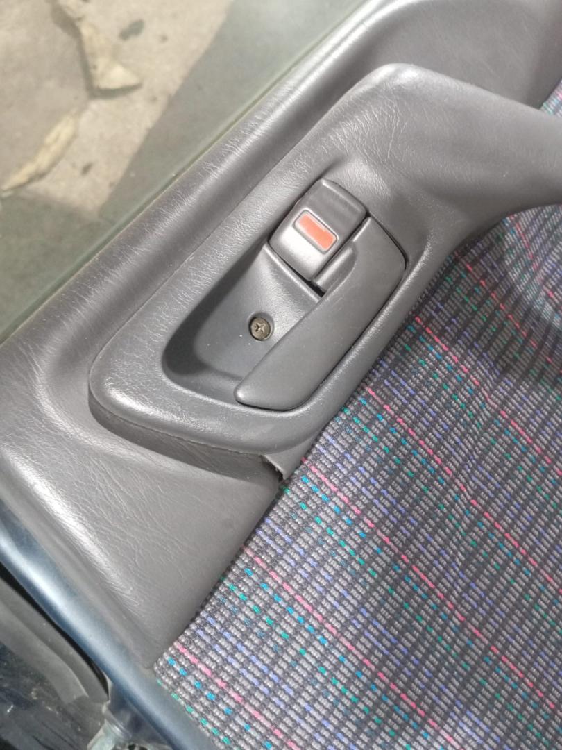 ручка внутренняя задняя правая Toyota Carina E 1 поколение (1992 - 1998), седан - фото №1