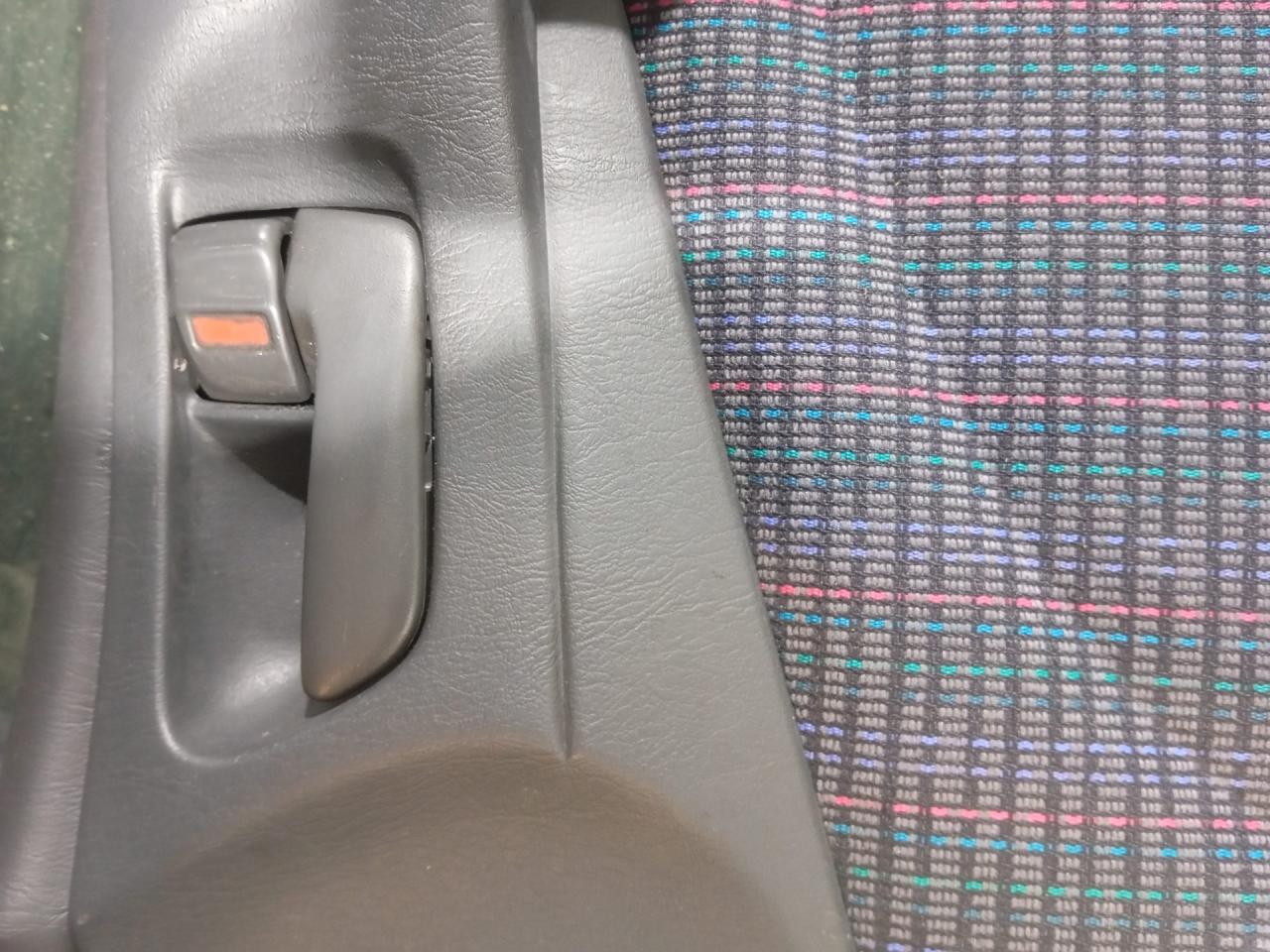 ручка внутренняя передняя правая Toyota Carina E 1 поколение (1992 - 1998) - фото №1