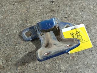 петля двери Kia Carens 1 поколение [рестайлинг] (2002 - 2006)