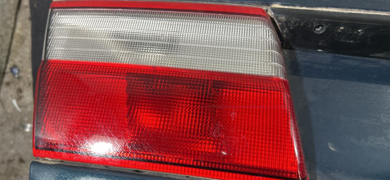 фонарь крышки багажника левый Toyota Carina E 1 поколение (1992 - 1998), седан - фото №1