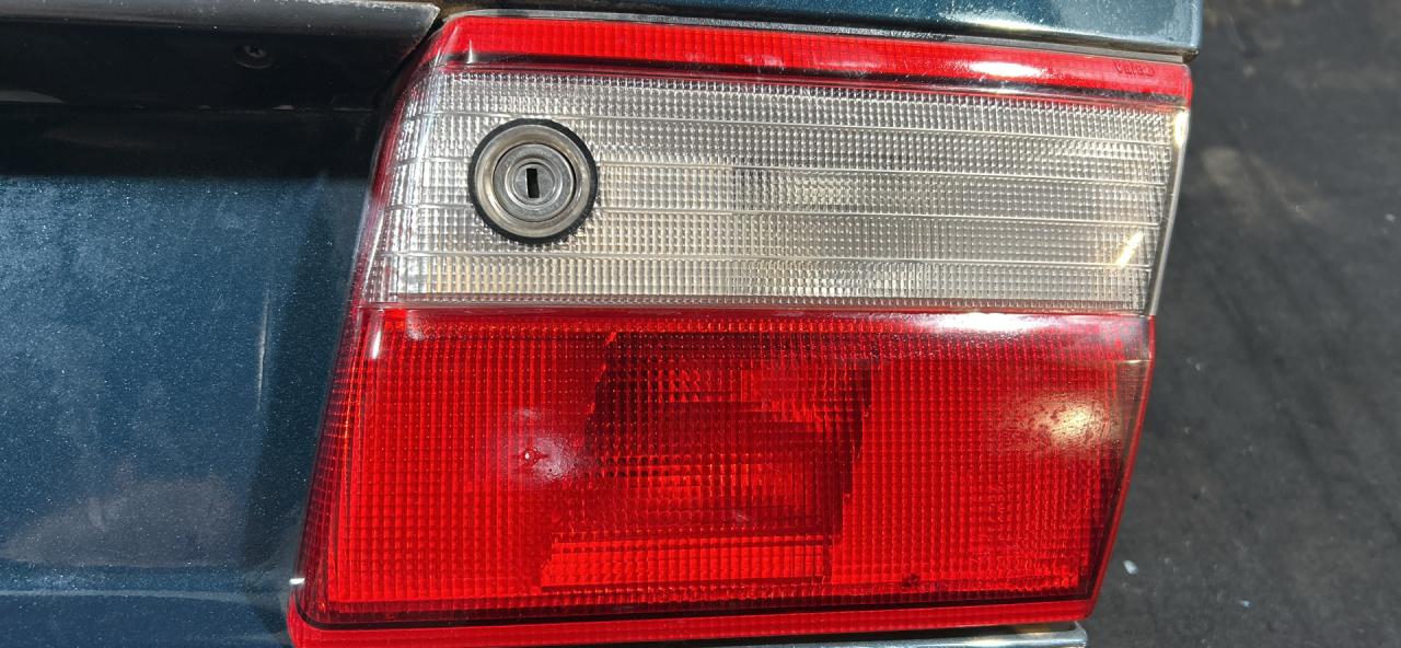 фонарь крышки багажника правый Toyota Carina E 1 поколение (1992 - 1998), седан - фото №1