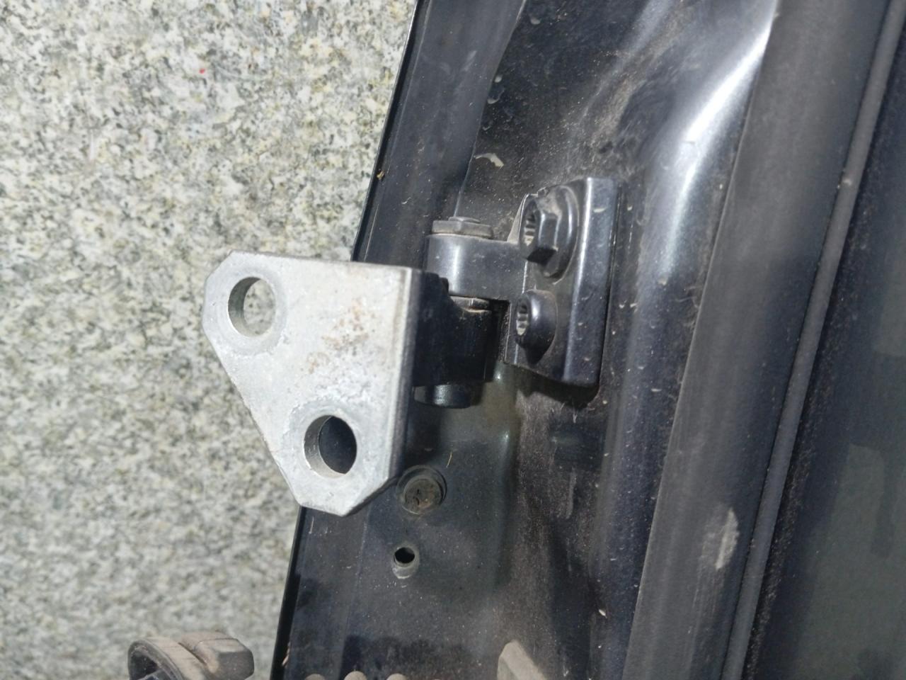 петля двери Volkswagen Jetta 5 поколение (2005 - 2011), седан - фото №1