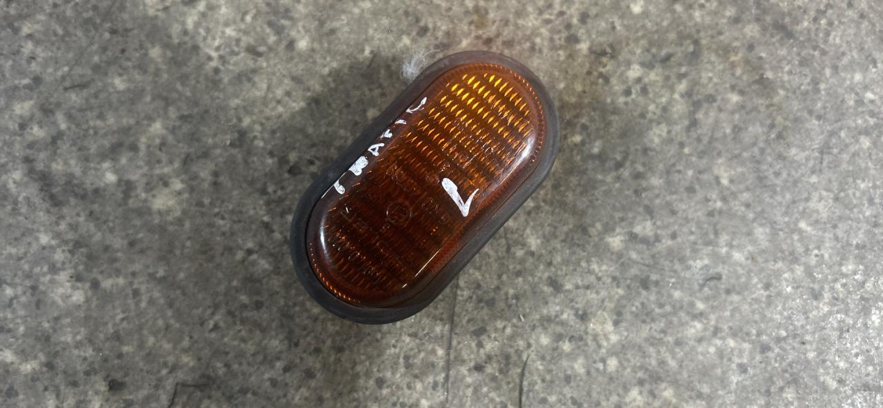 повторитель поворота на крыле левый Renault Trafic 2 поколение (2001 - 2006) - фото №1