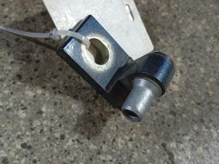 петля двери Volkswagen Passat B6 (2005 - 2010)