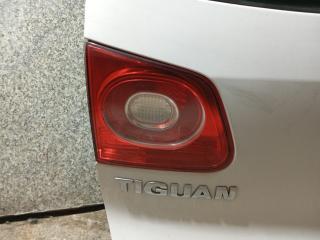 фонарь крышки багажника левый Volkswagen Tiguan 1 поколение (2007 - 2011)