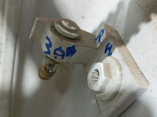 петля двери Volkswagen Tiguan 1 поколение (2007 - 2011)