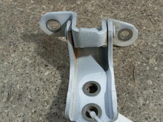 петля двери Toyota Verso 1 поколение [рестайлинг] (2012 - 2015)