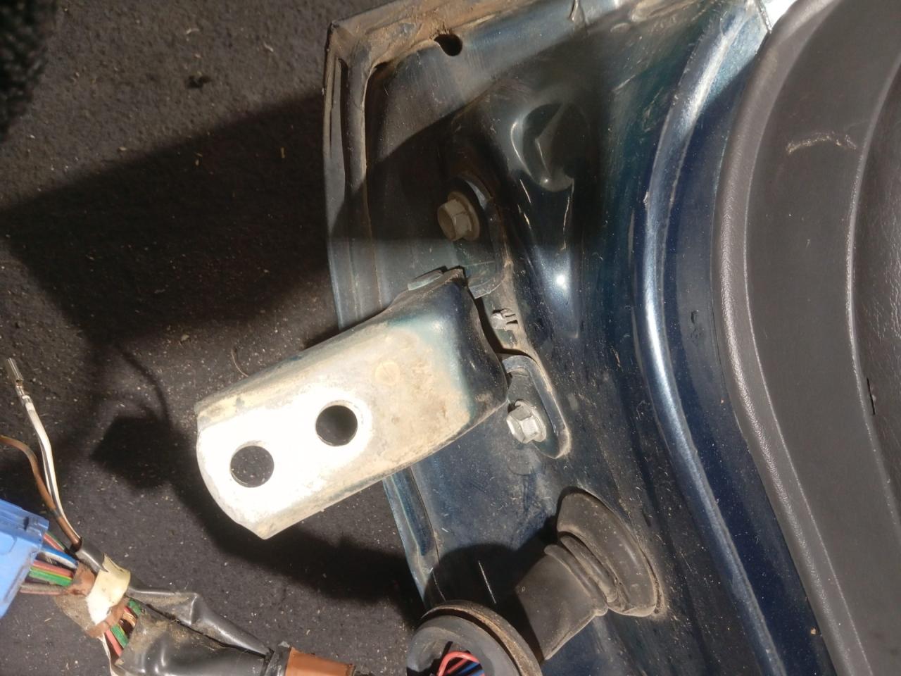 петля двери Toyota Carina E 1 поколение (1992 - 1998) - фото №1