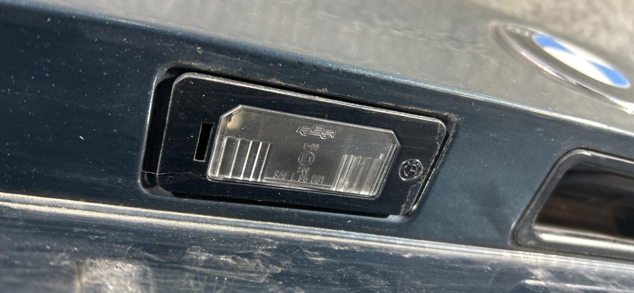 подсветка номера BMW 5 серия E39 (1995 - 2000), седан - фото №1