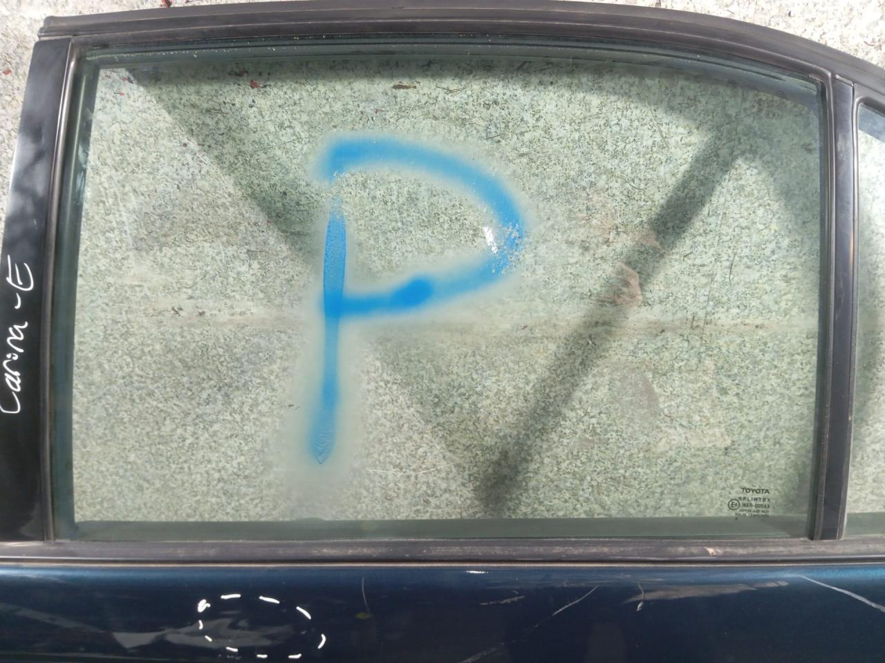 стекло двери задней левой Toyota Carina E 1 поколение (1992 - 1998), седан - фото №1